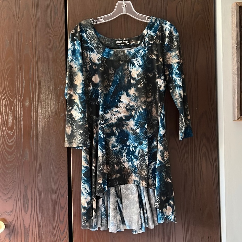 Tango Mango 3/4 sleeved boat necked top. Size Medium